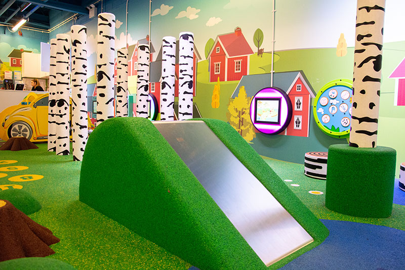Детская игровая площадка IKC в мебельном магазине Warrington в Великобритании