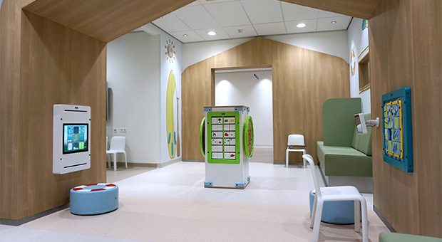 Больница CWZ с различными игровыми элементами для детей