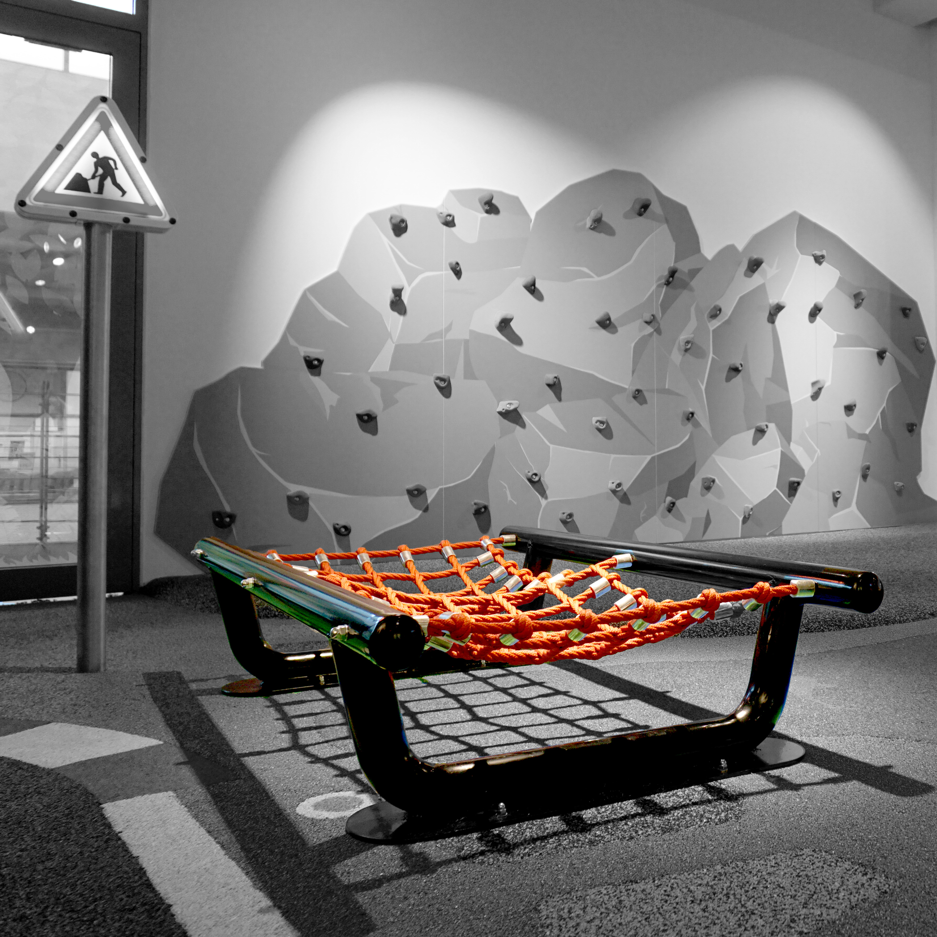 Een touwbrug voor in een kinderhoek, speeltuin of overige speelruimte om op te klimmen en te balanceren